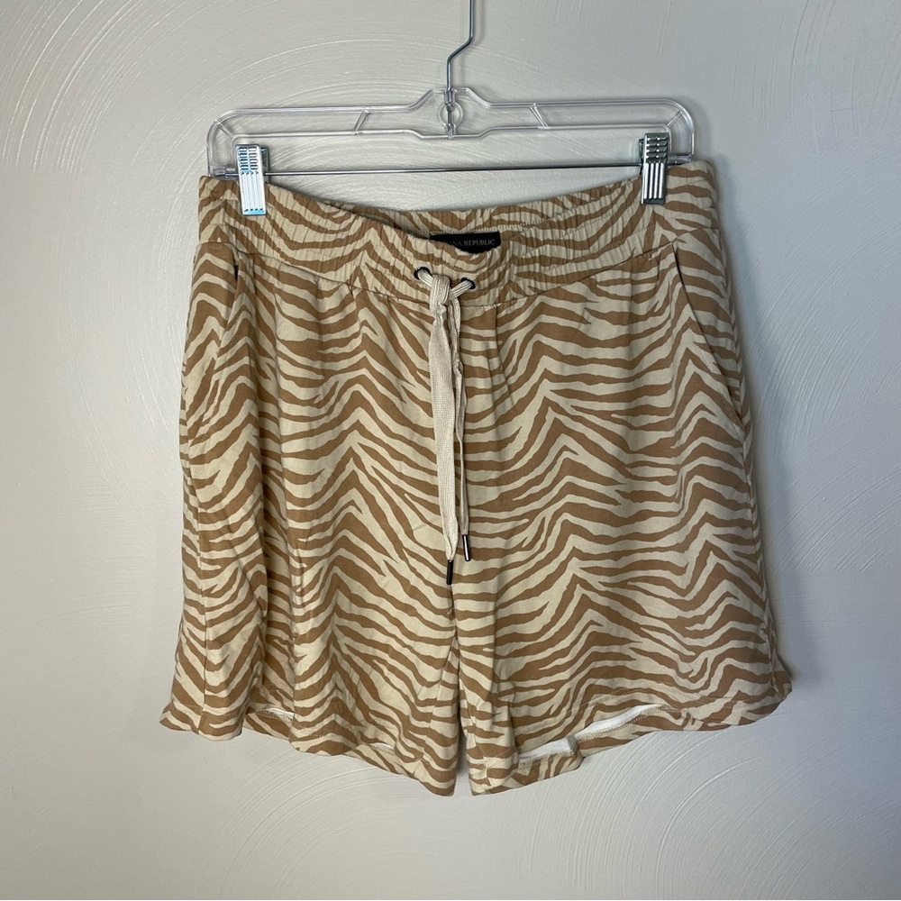 Banana Republic Animal Print Shorts Size Medium